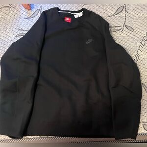 Nike men’s sweater size XL new with tag.
